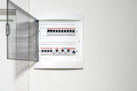 Comment choisir un &eacute;lectricien &agrave; Lomont-sur-Cr&ecirc;te pour vos installations ?