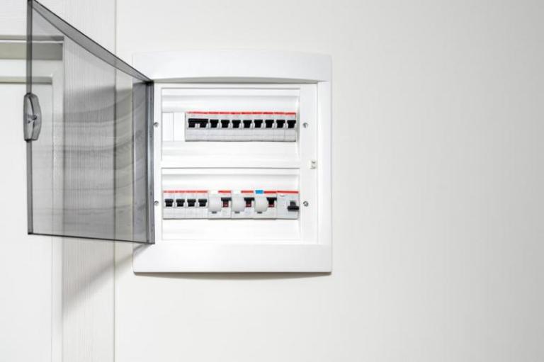 Comment choisir un électricien à Lomont-sur-Crête pour vos installations ?